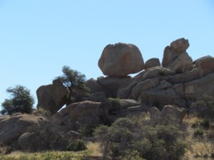Looks like someone carefully placed that rock on top of those other rocks, doesn't it?